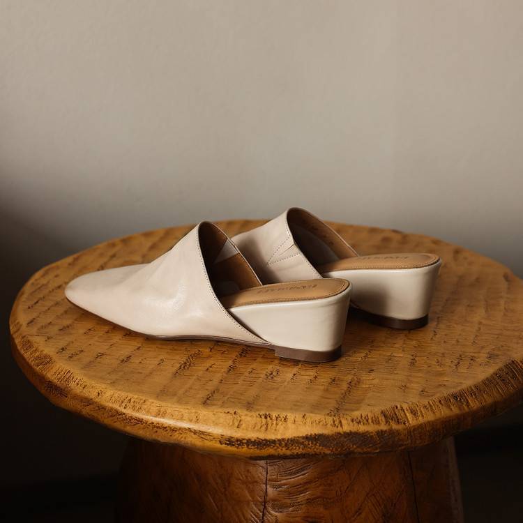 Viena Square-Toe Leather Mules